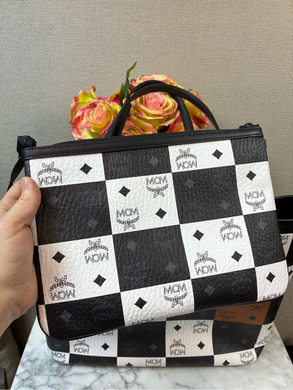 MCM Medium Visetos Aren Tote in Black & White Checkerboard - Pristine! ๐ฅ - Picture 2 of 14